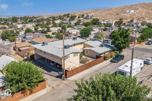 222 E St, Taft, CA, 93268-4404 | Card Image
