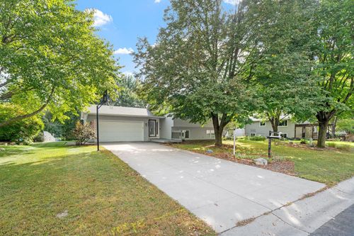 6542 Black Duck Dr S, Lino Lakes, MN, 55014-5401 | Card Image