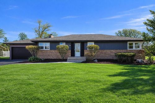 9032 N Regent Road, Bayside, WI, 53217 | Card Image