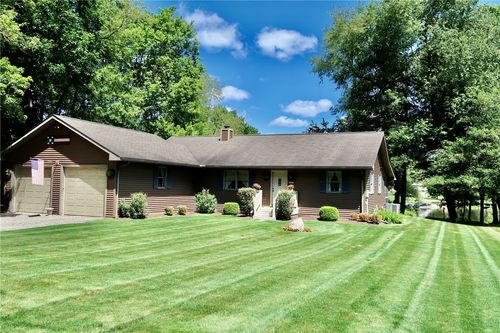 612 Latonka Dr, Mercer, PA, 16137-9733 | Card Image