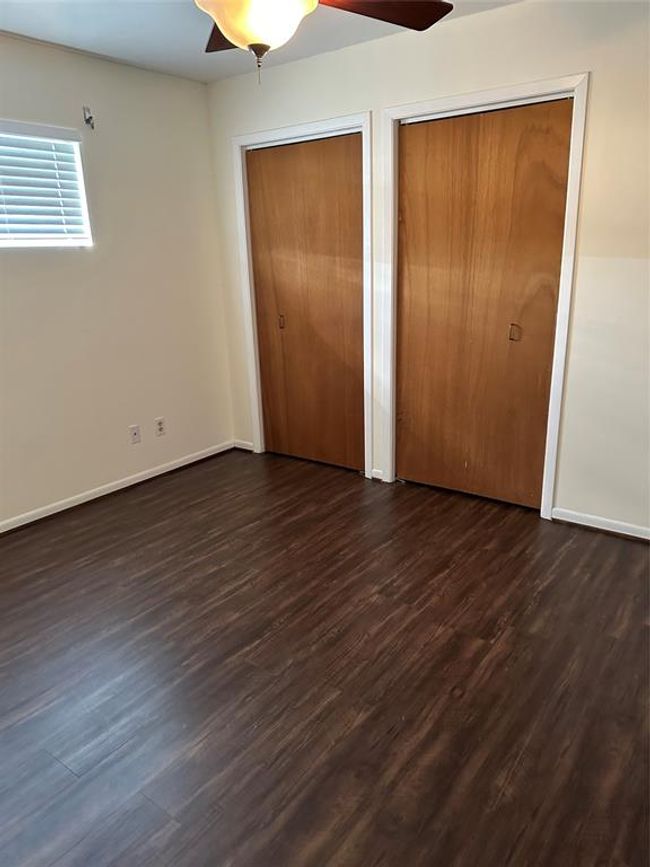 Double closet in w bedroom | Image 20