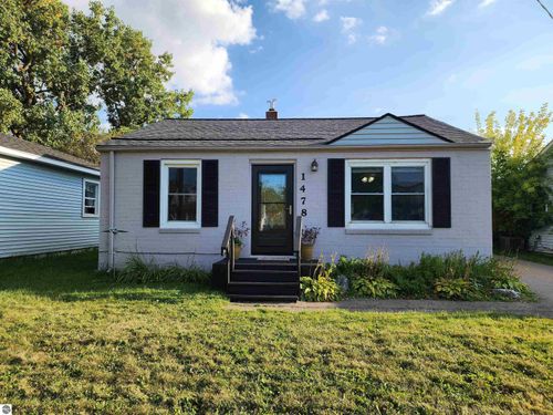 1478 Friel St, Burton, MI, 48529-2018 | Card Image