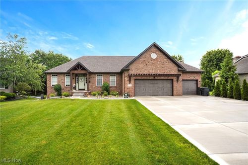 5461 Brook Run Ave Ne, Louisville, OH, 44641-8662 | Card Image