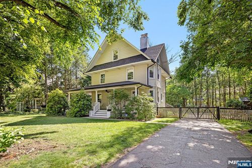 42 Forest Rd, Glen Rock, NJ, 07452-1503 | Card Image