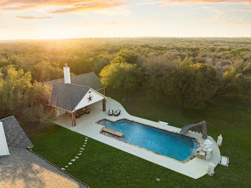 583 W Overlook Mountain Rd, Buda, TX, 78610-3017 | Card Image