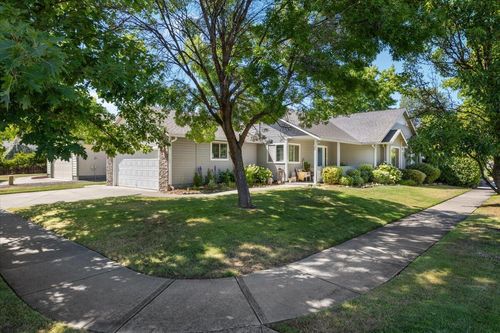 2065 Cheshire Way, Medford, OR, 97501-6639 | Card Image