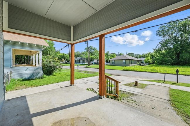 906 S Willow St, House other with 3 bedrooms, 2 bathrooms and null parking in Sherman TX | Image 8