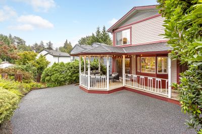 765 Appleyard Crt, House other with 4 bedrooms, 2 bathrooms and 2 parking in Port Moody BC | Image 3