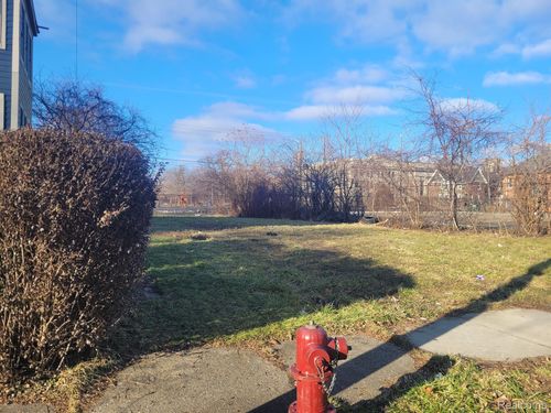 90 Blaine St, Detroit, MI, 48202-2018 | Card Image