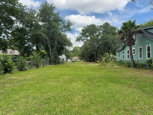 22 5th Avenue N, Texas City, TX, 77590 | Card Image