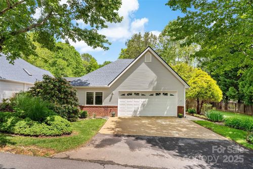 25 Village Pkwy, Black Mountain, NC, 28711-3273 | Card Image