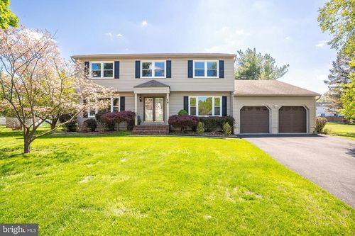 14 Dov Pl, KENDALL PARK, NJ, 08824-1347 | Card Image