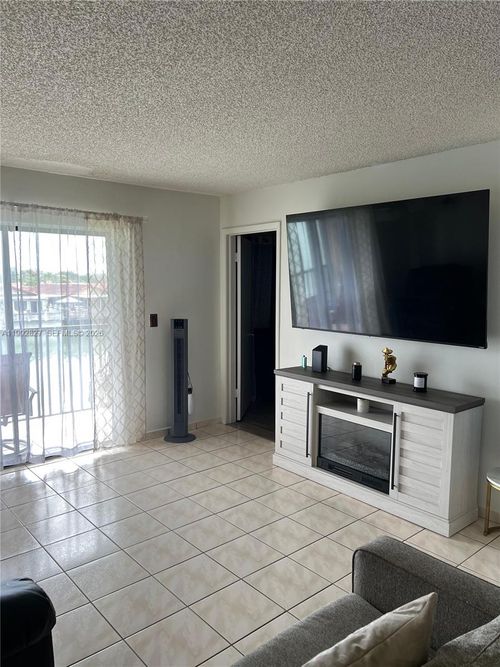 apt-202-6465 W 27th Ave, Hialeah, FL, 33016-2888 | Card Image