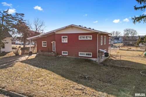 315 3rd St, Buffalo, IA, 52728-7707 | Card Image