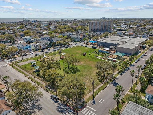 1014 20 Th St, House other with 3 bedrooms, 3 bathrooms and 2 parking in Galveston TX | Image 14