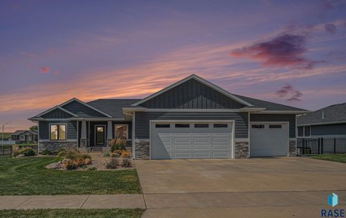 1820 W Thomas Cir, Brandon, SD, 57005-3037 | Card Image