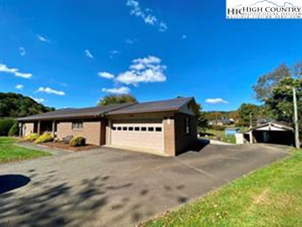 Beaver Creek School Rd, West Jefferson, NC 28694