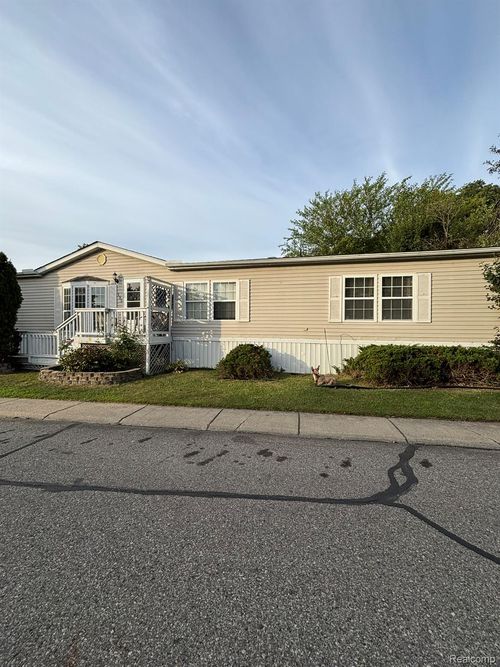 2500 Mann Rd, Waterford, MI, 48329 | Card Image