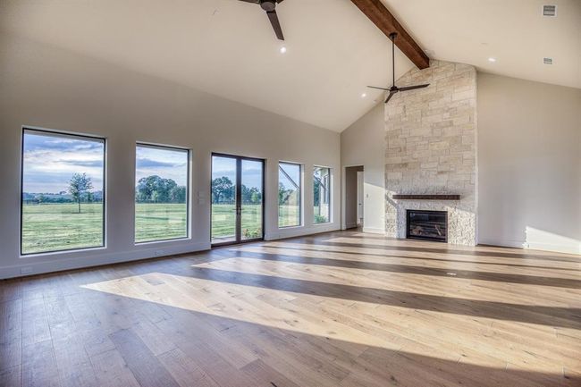 4961 Hartfield Rd, Home with 4 bedrooms, 5 bathrooms and 2 parking in Round Top TX | Image 6