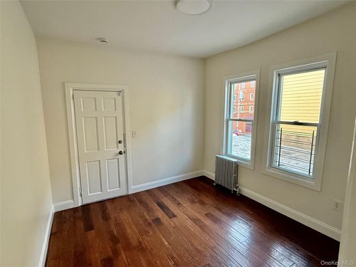 3w-137 Lake Avenue, Yonkers, NY, 10703 | Card Image