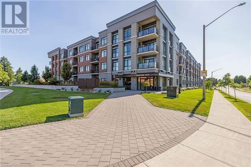 228-1 Redfern Ave, Hamilton, ON, L9C0E6 | Card Image
