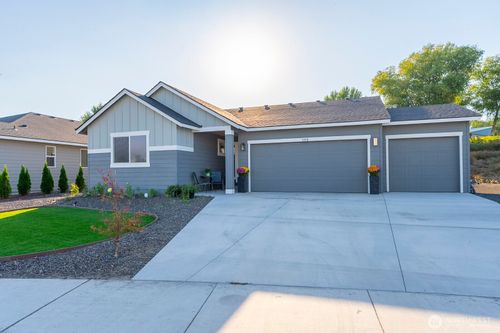 508 N Bufflehead Blvd, Moses Lake, WA, 98837-2140 | Card Image
