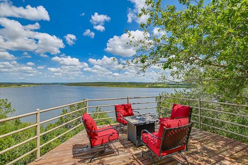 102 Center Cove I Loop, Spicewood, TX, 78669-3107 | Card Image