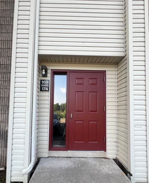 174-174 Burgundy Hill Ln, Middletown, CT, 06457-6354 | Card Image