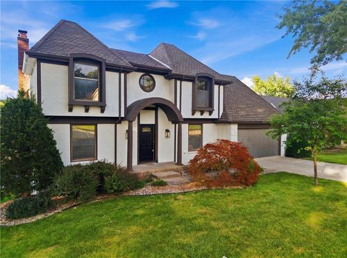 3628 Ne Basswood Dr, Lee's Summit, MO, 64064-1838 | Card Image