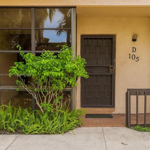 105d-800 Ne 199th St, Miami, FL, 33179-3013 | Card Image