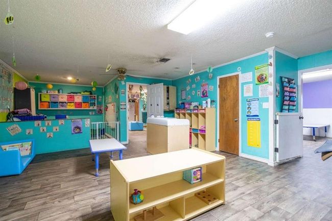 402 W Converse St, House other with 5 bedrooms, 1 bathrooms and null parking in Weimar TX | Image 22