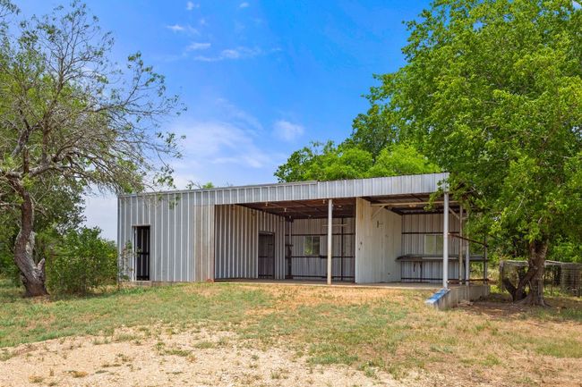 411 Fm 86, House other with 4 bedrooms, 2 bathrooms and 8 parking in Red Rock TX | Image 22