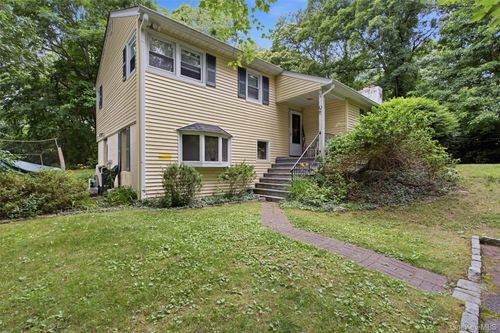 4 Lorraine Rd, South Salem, NY, 10590-2302 | Card Image