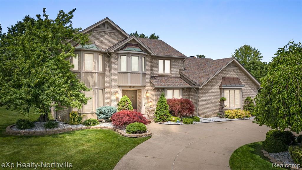 Saint Martins St, Livonia, MI 48152