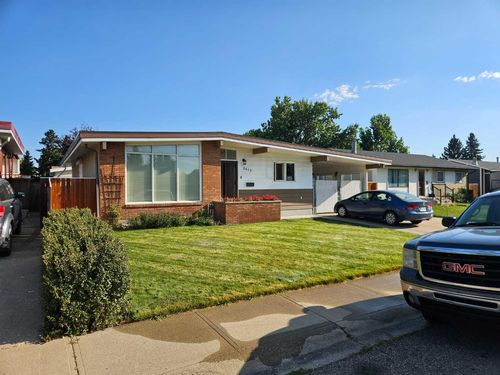 2613 10 Ave N, Lethbridge, AB, T1H1M2 | Card Image