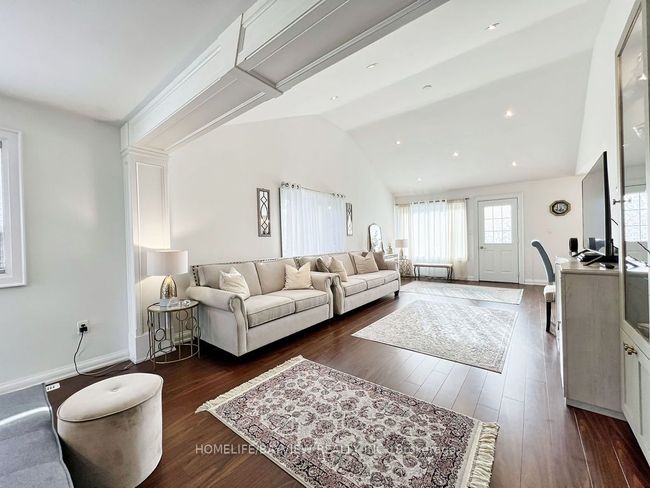 70 Douglas Rd, House other with 2 bedrooms, 2 bathrooms and 8 parking in Richmond Hill ON | Image 13