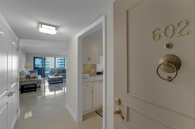 602 - 5100 N Ocean Blvd, Condo with 1 bedrooms, 1 bathrooms and null parking in Lauderdale By The Sea FL | Image 2