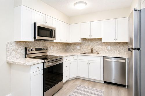 7-7 Chapel Hill Dr, Plymouth, MA, 02360-6022 | Card Image