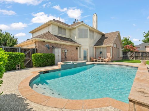 1813 Stewart Dr, Carrollton, TX, 75010-6327 | Card Image