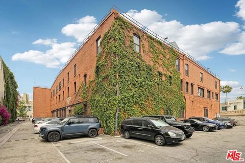 apt-205-900 E 1st St, Los Angeles, CA, 90012-4038 | Card Image