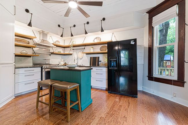 508 S Walnut St, House other with 4 bedrooms, 2 bathrooms and 6 parking in Lampasas TX | Image 11