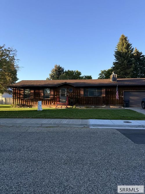 1565 Parkwood Cir, Idaho Falls, ID, 83401-4239 | Card Image