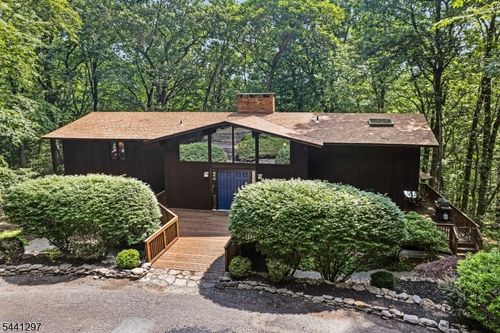6 Farm Rd, Chester Twp, NJ, 07869-3307 | Card Image