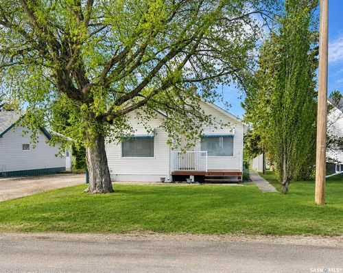 208 4th Avenue W, Shellbrook, SK, S0J2E0 | Card Image