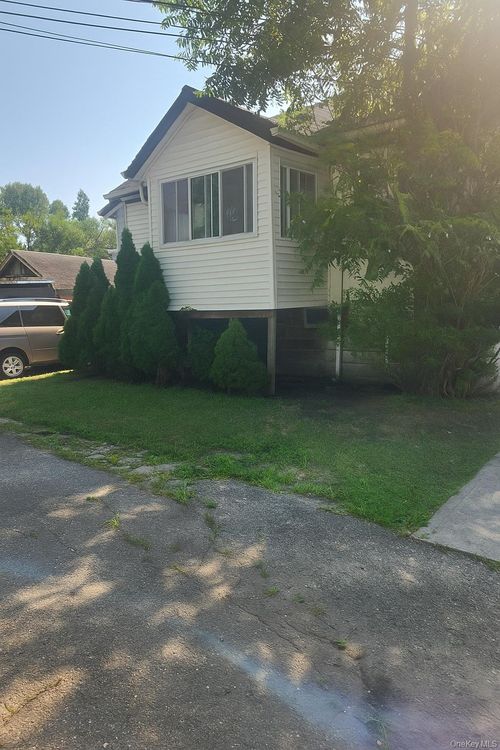 2 Maple Grove Ct, Baldwin, NY, 11510-3107 | Card Image