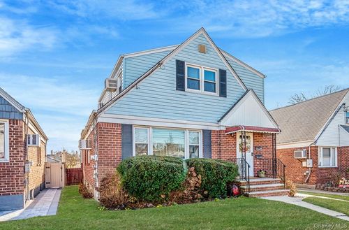 34 Meyer Ave, Valley Stream, NY, 11580-3157 | Card Image
