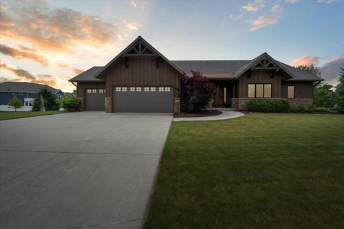 3635 Stanwood Dr, Dewitt, MI, 48820-8222 | Card Image