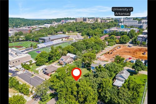 104 S Duncan Ave, Fayetteville, AR, 72701-5631 | Card Image