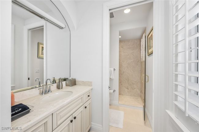 Guest bathroom #1 with shower | Image 34
