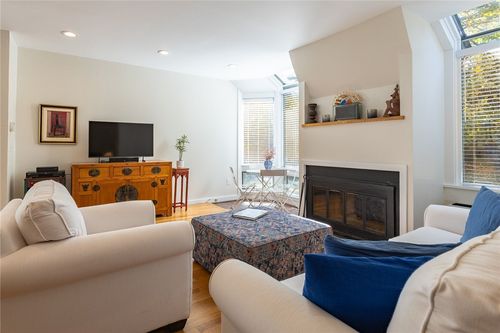 2d-421 Bellevue Ave, Newport, RI, 02840-6946 | Card Image